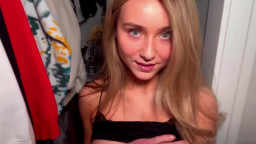 MiniLilly - Sex In The Closet