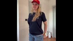 Noamaes - Delivery Girl Takes Cumshot After Being Laid